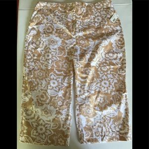 NWT Classic Elements Woman Crop/Capris 20W